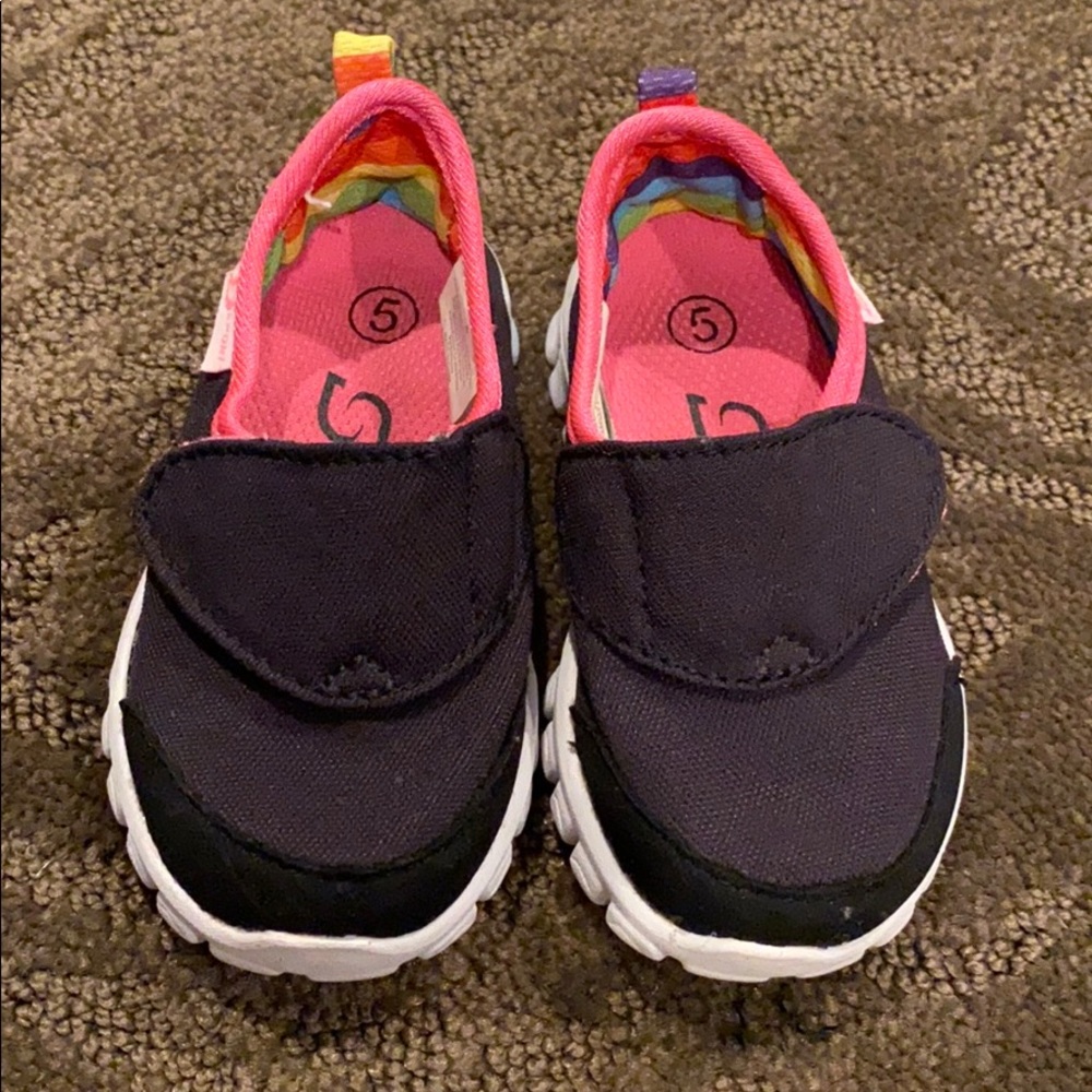 Black slip on toddler girl sneakers size 5
